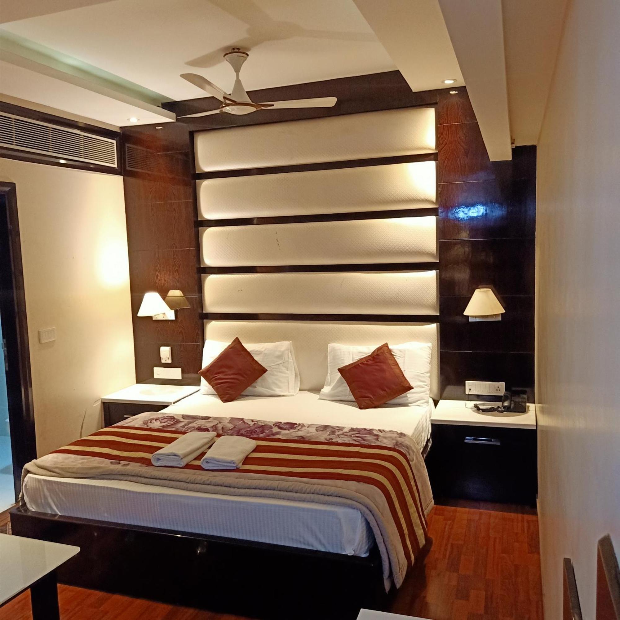 Hotel Geet Deluxe New Delhi Exterior foto