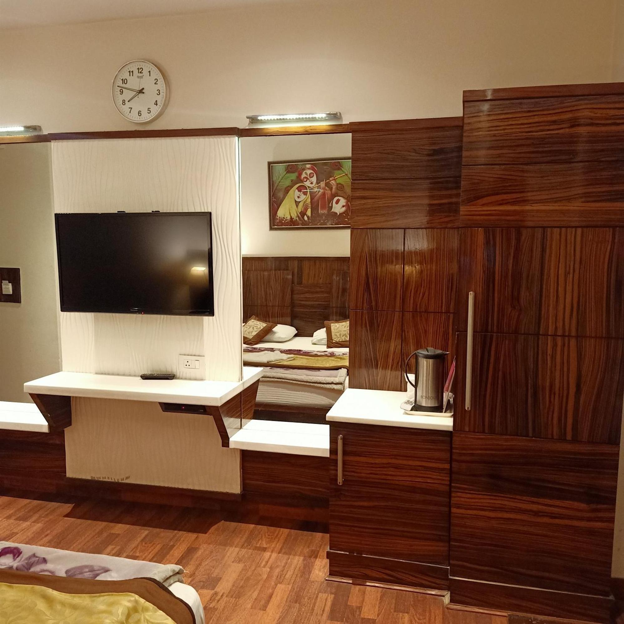 Hotel Geet Deluxe New Delhi Exterior foto