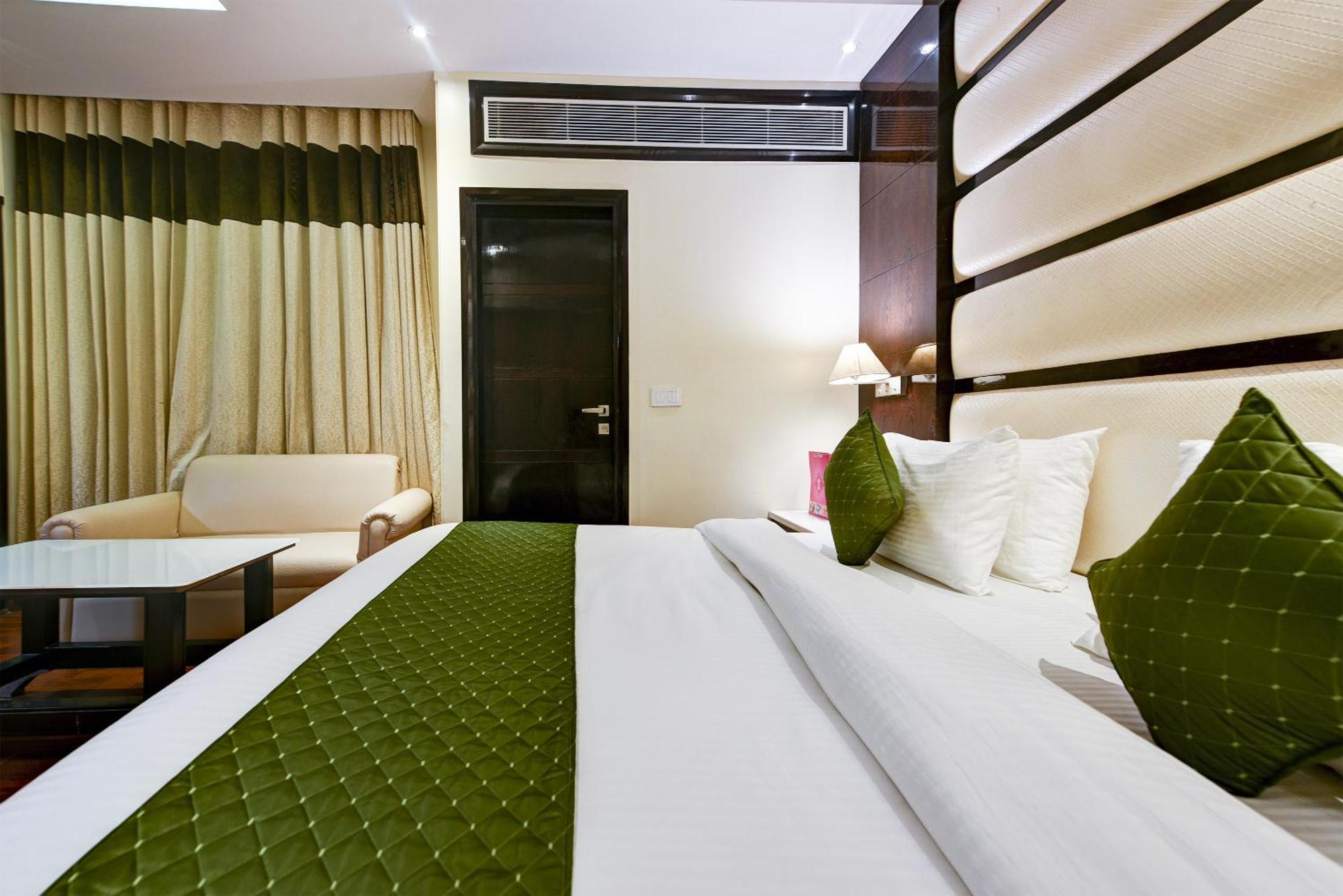 Hotel Geet Deluxe New Delhi Exterior foto