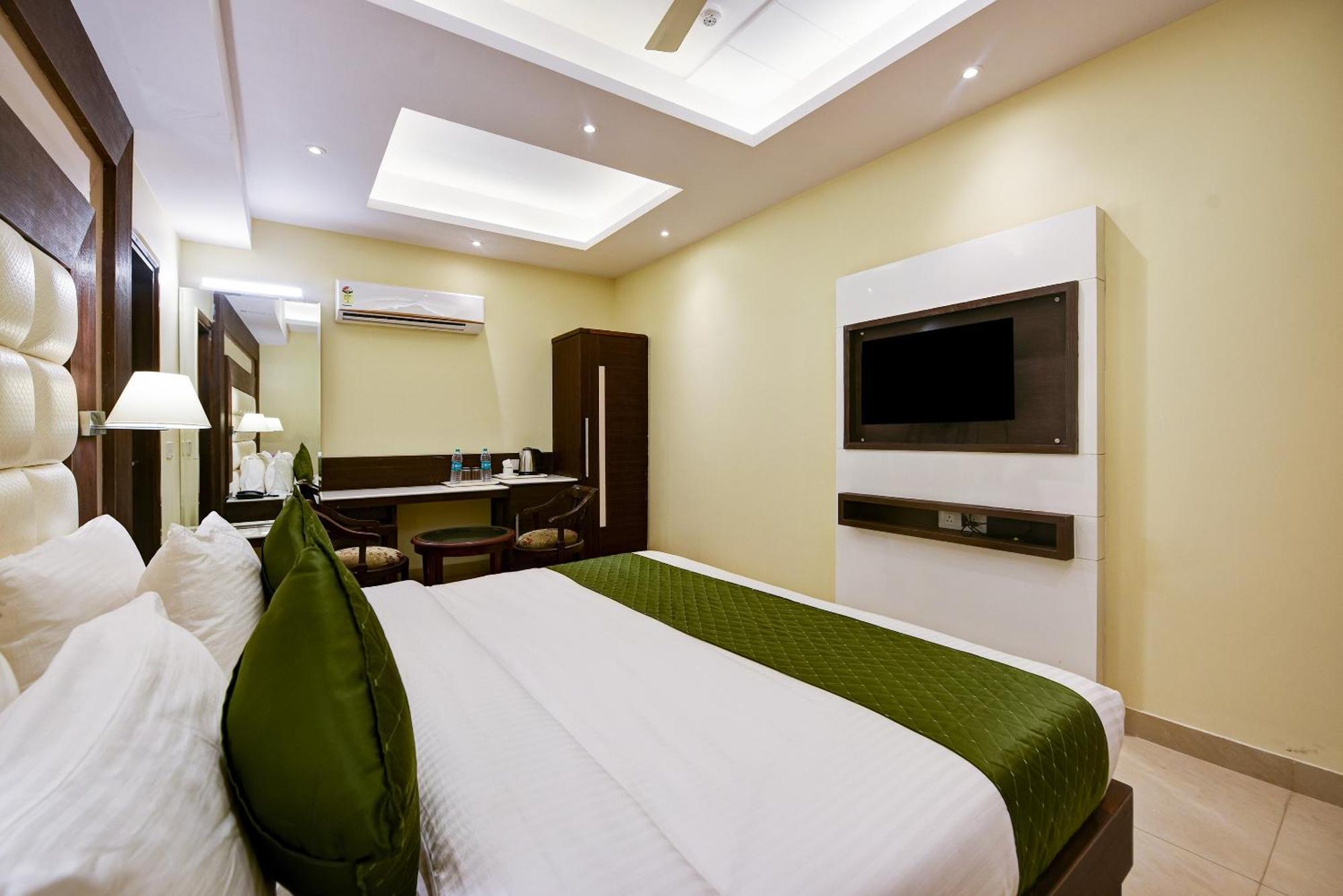 Hotel Geet Deluxe New Delhi Exterior foto