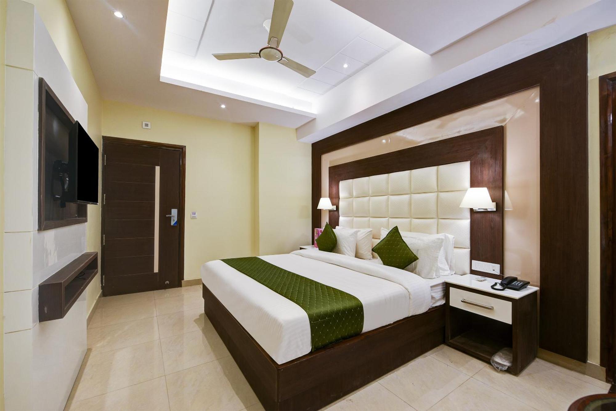 Hotel Geet Deluxe New Delhi Exterior foto