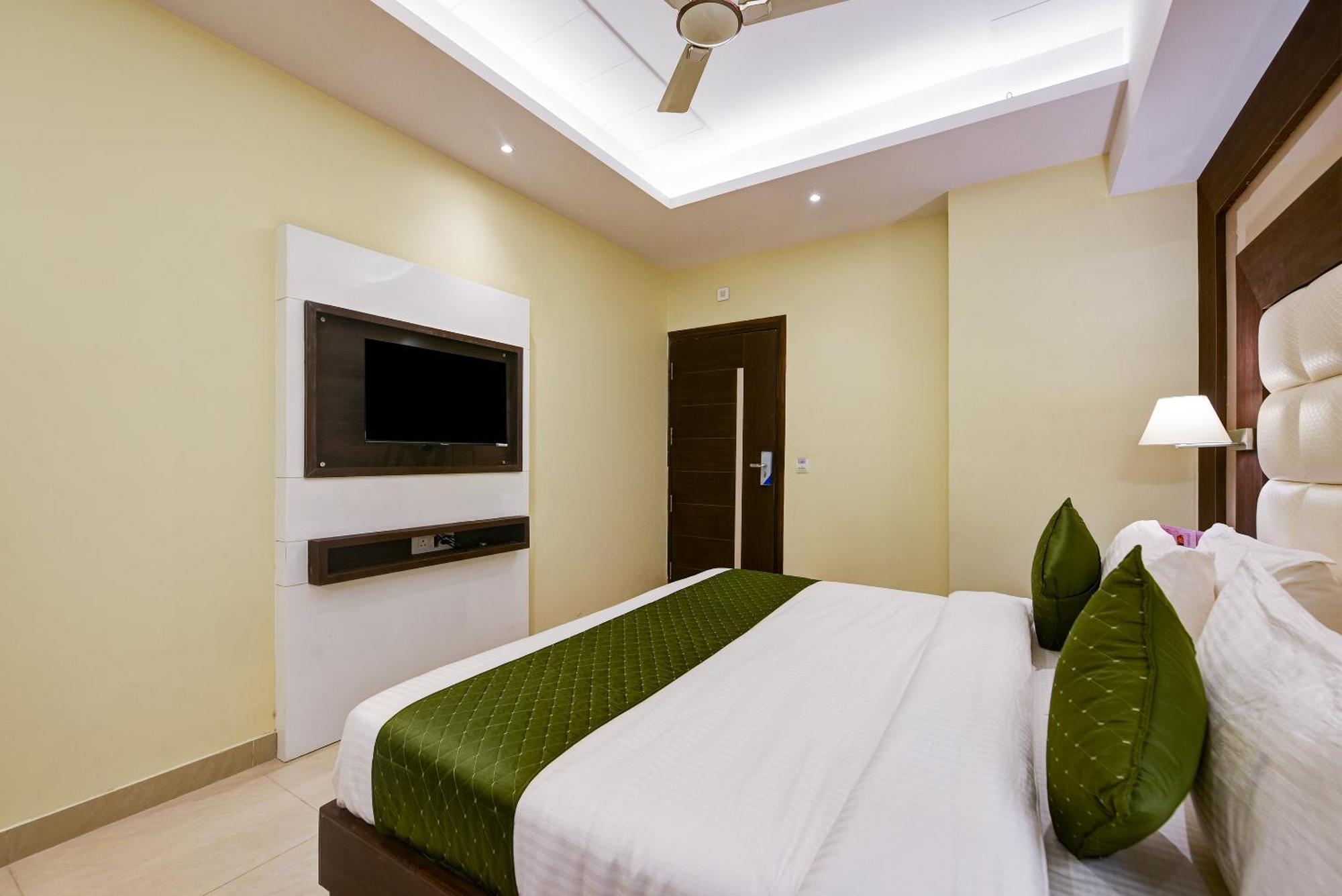 Hotel Geet Deluxe New Delhi Exterior foto